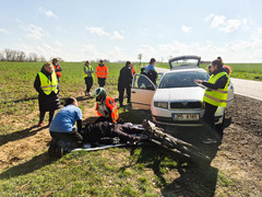 OBRAZEM: Studenti zdravotnické školy ve Lhotce u Mělníka zachraňovali tonoucí dítě i zraněného motorkáře
