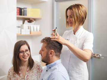 Když vlasy volají o pomoc: víme, kam v Plzni zamířit