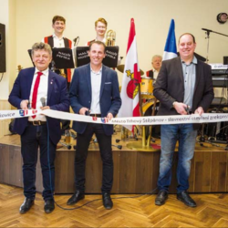 Dalkovice uvedly do provozu nově zrekonstruovaný kulturní dům, slavnost doprovodila dechovka