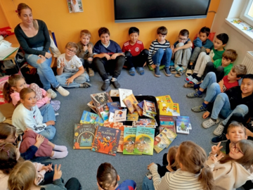 Základní škola T. G. M. Poděbrady učí děti milovat knihy. Malé čtenáře čeká i slavnostní pasování