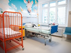 FOTO: Nemocnice Vyškov má zrekonstruované dětské oddělení. Dětem i rodičům má přinést větší pohodlí