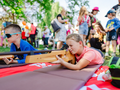Slánské Léto v Ďolíku nabídne zdarma jógu, pilates, divadlo pro děti, poníky i základy ninjitsu Slánské Léto v Ďolíku nabídne zdarma jógu, pilates, divadlo pro děti, poníky i základy ninjitsu