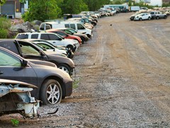 Červnová dražba autovraků v Brandýse