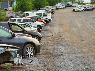 Červnová dražba autovraků v Brandýse