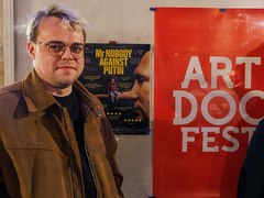 Do Slavkova míří oscarový dokument Pan Nikdo proti Putinovi. Vstup je zdarma