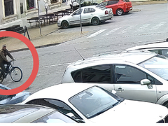 Hledá se cyklista! Policisté s ním potřebují mluvit kvůli dopravní nehodě v obci Sedlec