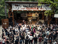 Rockabilly CZ Rumble 2026: Lesní divadlo v Řevnicích už po osmnácté ožije stylem 50. let