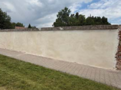 V Pohořelicích byla zahájena oprava židovské zdi na ulici Loděnická