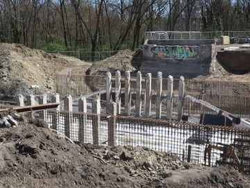 Stavba Černého mostu v Hodoníně