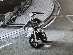 Hledá se motorkář na fotce. V Choceradech se srazil s nezletilým cyklistou Hledá se motorkář na fotce. V Choceradech se srazil s nezletilým cyklistou