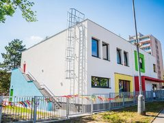 Budova pro dětské skupiny je slavnostně otevřená a je o ni velký zájem