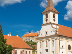Duchovní vertikála, která povstala z pekla: Znáte historii kostela sv. Jana Křtitele v Náměšti?