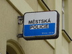 „Vlastně nevím, proč jsem to udělal,“ tvrdil vandal. V Kyjově rozbil okno a převracel popelnice