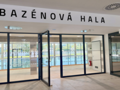 Blansko otevírá nový krytý bazén za 321 milionů. První plavce přivítá už na začátku srpna Blansko otevírá nový krytý bazén za 321 milionů. První plavce přivítá už na začátku srpna
