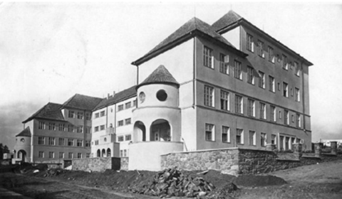 Masarykova měšťanská škola před dokončením