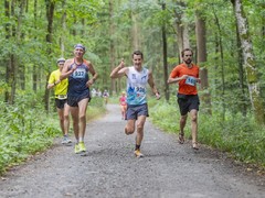 Brdský přírodní půlmaraton z Kytína zve na novou trať i české mistrovství veteránu v trailovém běhu