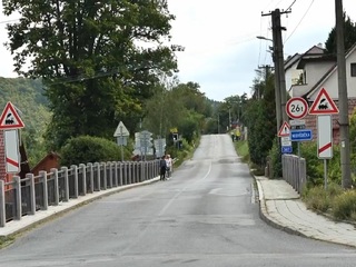 Most v Nedvědici je ve špatném stavu. Oprava omezí řidiče až do konce listopadu Most v Nedvědici je ve špatném stavu. Oprava omezí řidiče až do konce listopadu
