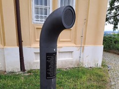 Zatoč klikou a poslouchej: poesiomat v Kralupech nabízí verše i úryvek ze Švejka
