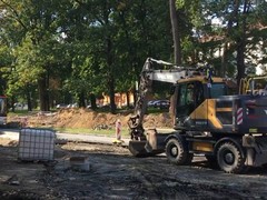Uzavírky i kyvadlový provoz! Stavba dvou kruhových objezdů komplikuje dopravu v Bzenci