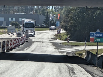 Úleva pro řidiče: silnice I/37 mezi D1 a Osovou Bítýškou je opravená Úleva pro řidiče: silnice I/37 mezi D1 a Osovou Bítýškou je opravená