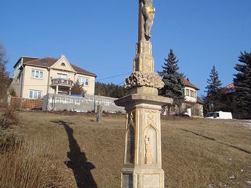 Nejlépe opravenou památkou na jižní Moravě je kříž v Tetčicích