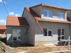 Bydlení v rodinném domě se blíží. Již letos na podzim k nastěhování!