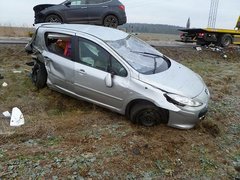 U Jinošova se střetla dvě osobní auta