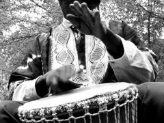 SOUTĚŽ: Přijďte do Krumlova na největší ethno festival Djembe Marathon zdarma!