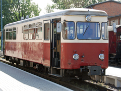 Vydejte se z Brna historickým motorákem za permoníky do Zastávky