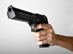  Muž ohrožoval v kunštátské večerce pistolí prodavače a prodavačku