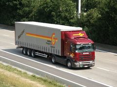 Zákaz vjezdu ignorován. Těžké náklaďáky trápí obyvatele Bezděčína, hrozí pokuty