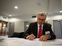 Tisíce lidí, firmy i senátoři podepsali výzvu pro Vládu ČR