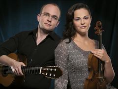 Česko-slovenské komorní duo kytary a houslí z JAMU rozezvučí Pasáž