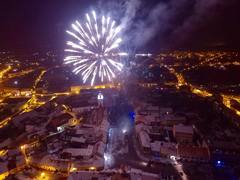 Foto: Oblohu nad Ivančicemi rozzářil působivý novoroční ohňostroj