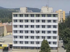 Park na místě zbouraného hotelu Dukla v Blansku otevírá. S ročním zpožděním